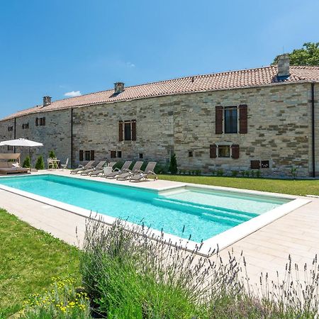 Villas Martincici With Large Pool Groznjan Exterior photo